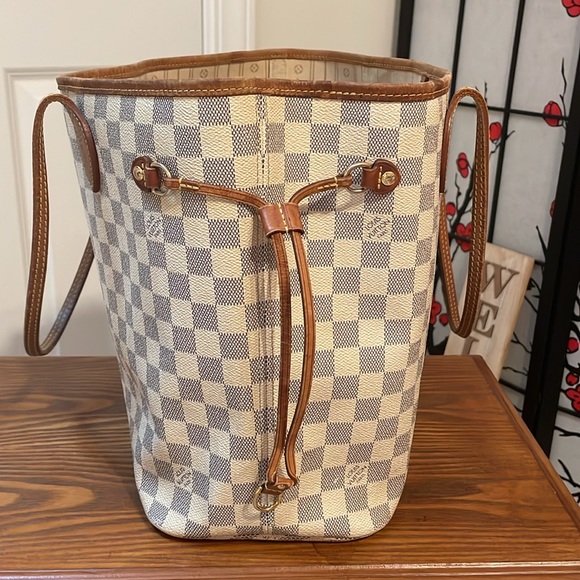 Luis Vuitton Damier Azur MM Neverfull Tote - Picture 6 of 17
